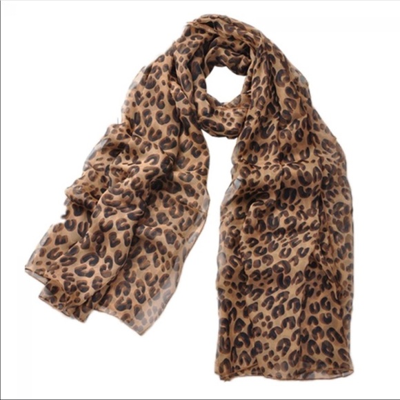 A Must Have This Year! Leopard Scarf - Picture 7 of 8
